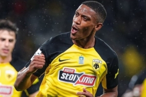 记者：墨西哥球队有意租借马夏尔，但球员一欧元工资都不愿降