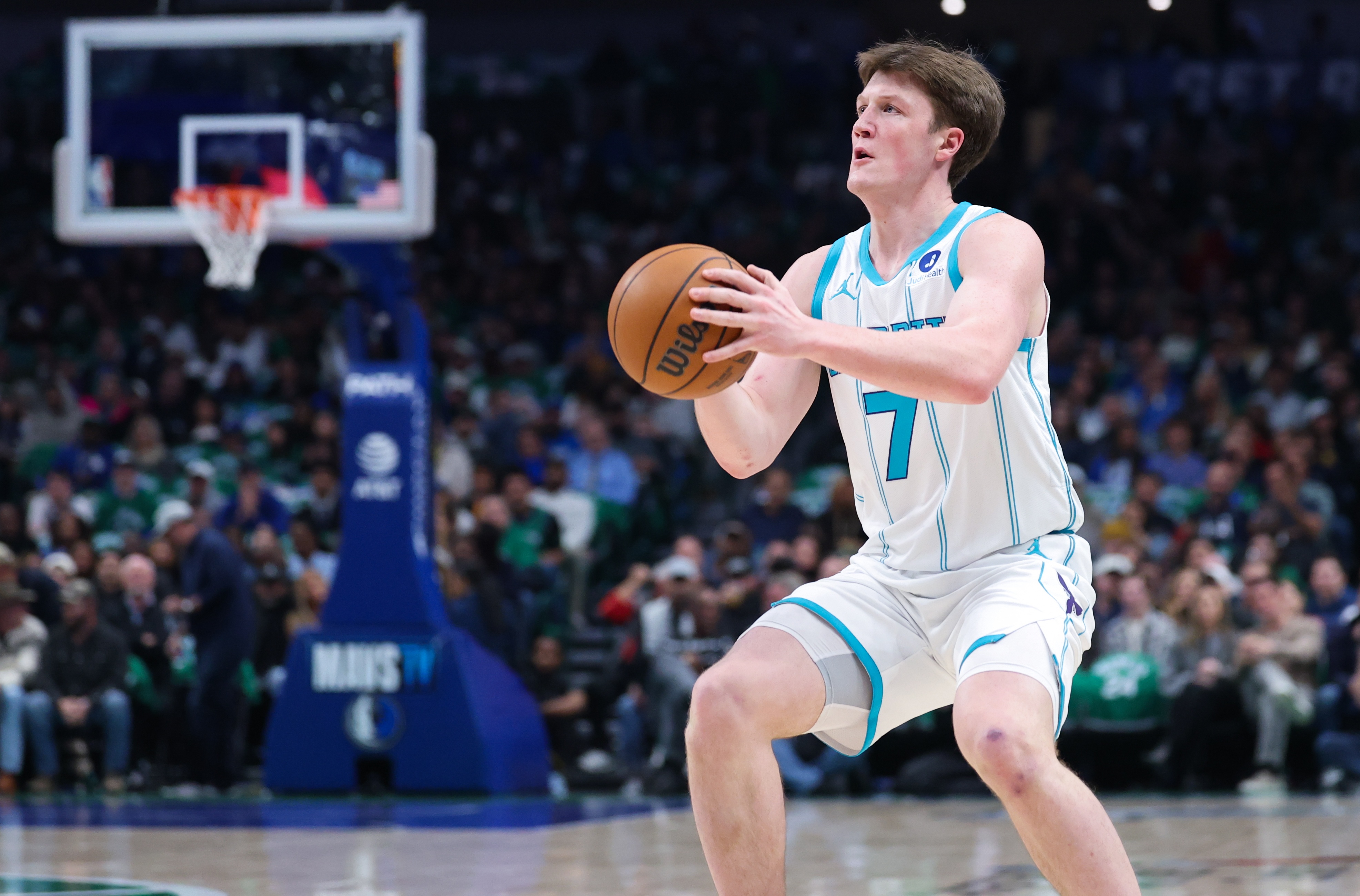 pg电子移动版-调整能力极强！克尼佩尔第三节6中5&amp;三分4中3轰17分 上半场仅2分